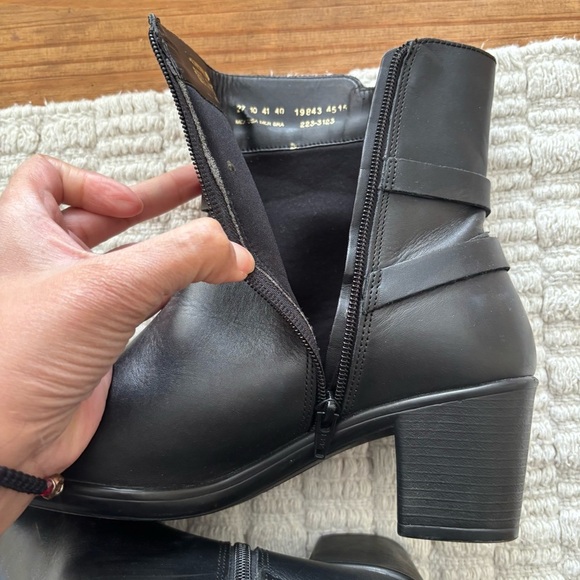 Andrea Boots Size 10 - Picture 6 of 10